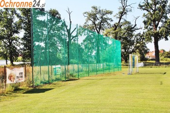  Zabezpieczenie boiska w ogrodzie domowym siatką na łapacz piłek — Dobre piłkochwyty z siatki na ogród 