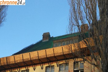  Zabezpieczenie starego dachu - siatka zabezpieczająca dachówki 