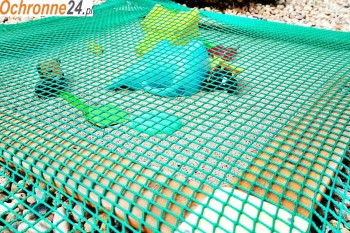  Przykrycie siatką piaskownicy - zabezpieczenie piasku do zabawy dzieci 