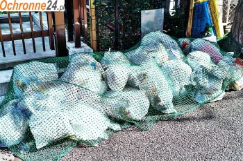  Rozwiewane śmieci przez wiatr - zabezpiecz odpady siatką 